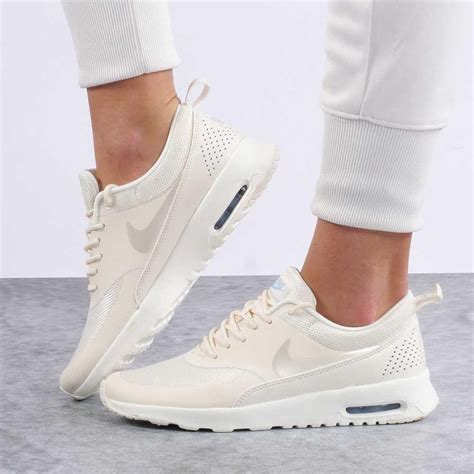 hoe vallen de dames sneakers nike air max|Meer.